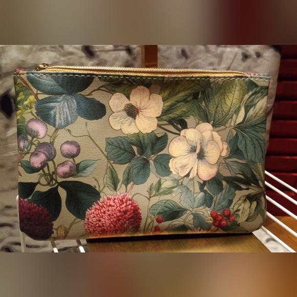 ipsy Handbags - Ipsy Floral Zip Pouch with Botanical Print